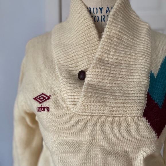 Vintage Umbro sweater size small - Picture 3 of 4